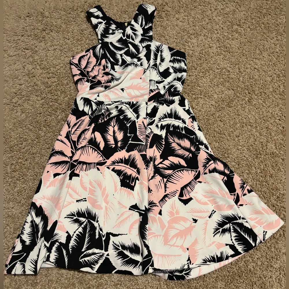 Women’s dress from Express! Size 8! Perfect summer dress!! Very flowy!